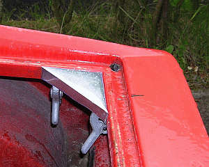 triangular bracket